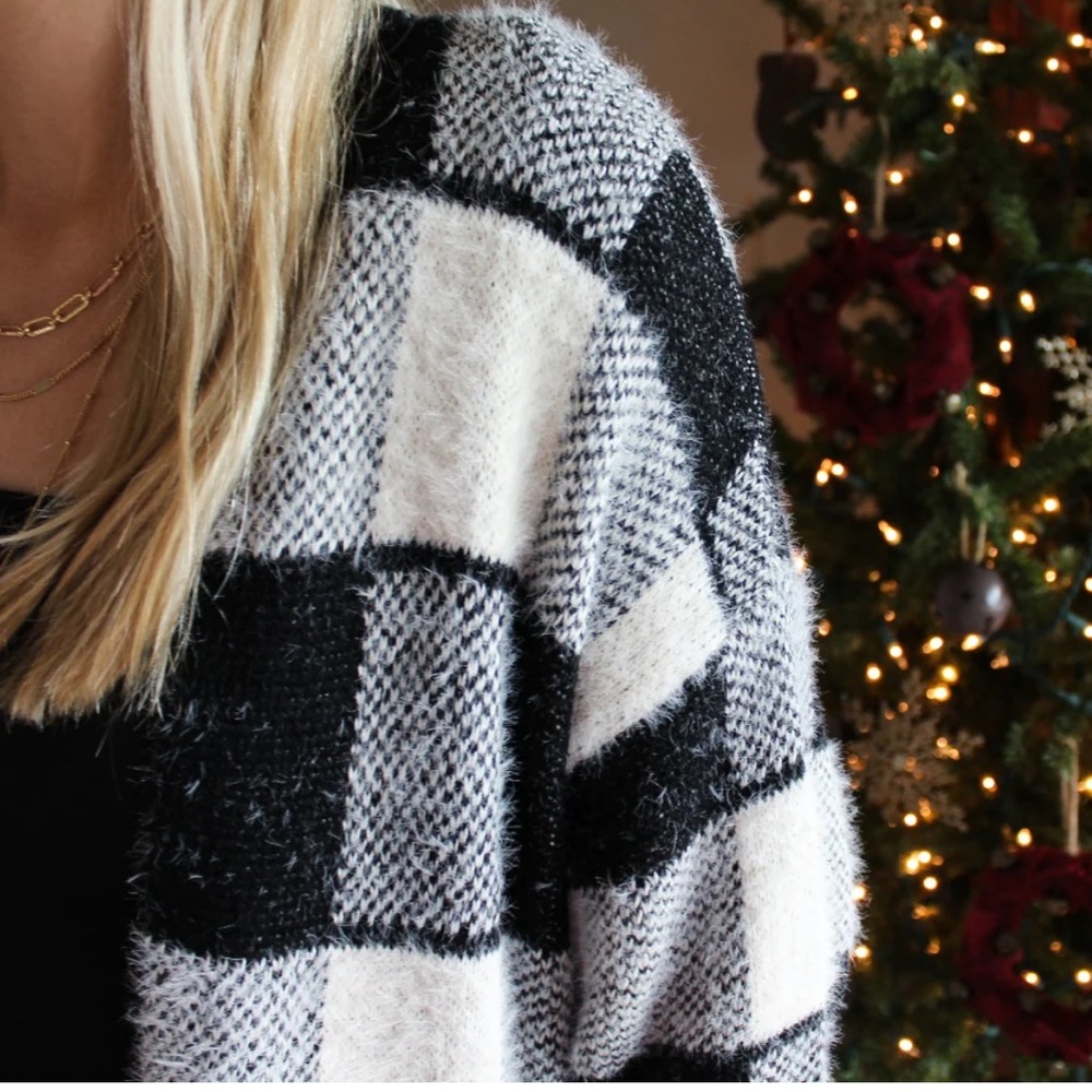 #51 Oversized Black cream fuzzy open cardigan with pockets - Picture 4 of 4